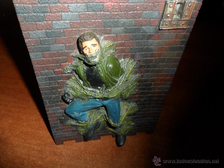 Figuras y mu&ntilde;ecos Marvel: FIGURA MARVEL DE PERSONAJE DE SPIDERMAN PEGADO A LA PARED CON TELARA&Ntilde;AS - Foto 6
