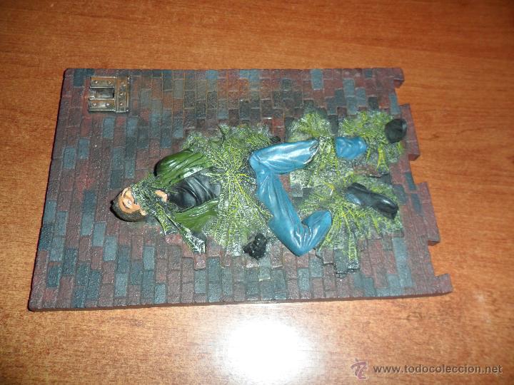 Figuras y mu&ntilde;ecos Marvel: FIGURA MARVEL DE PERSONAJE DE SPIDERMAN PEGADO A LA PARED CON TELARA&Ntilde;AS - Foto 9