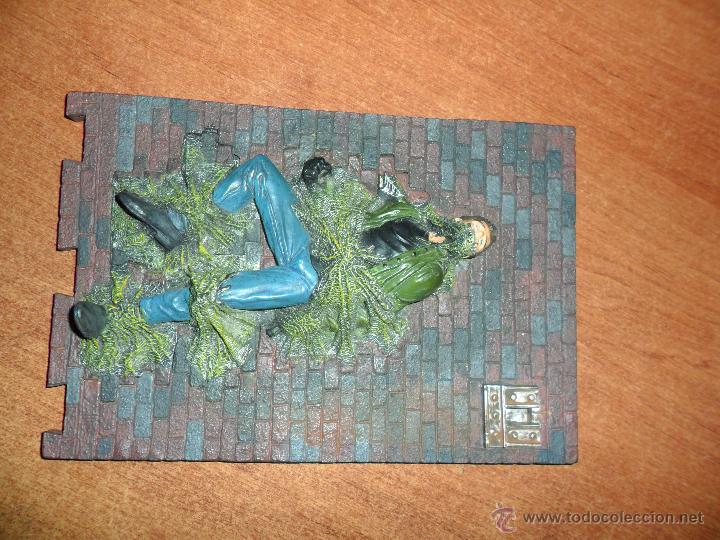 Figuras y mu&ntilde;ecos Marvel: FIGURA MARVEL DE PERSONAJE DE SPIDERMAN PEGADO A LA PARED CON TELARA&Ntilde;AS - Foto 10