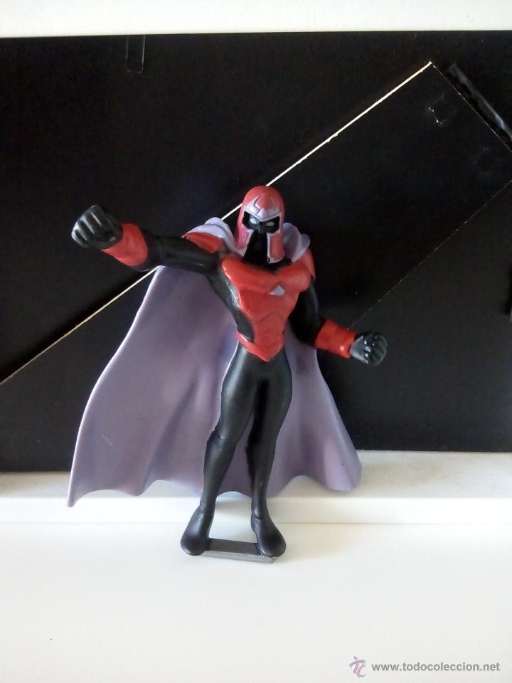 Figuras y mu&ntilde;ecos Marvel: Figura de Magneto de 11 cms. Original de Marvel - Burger King. - Foto 1