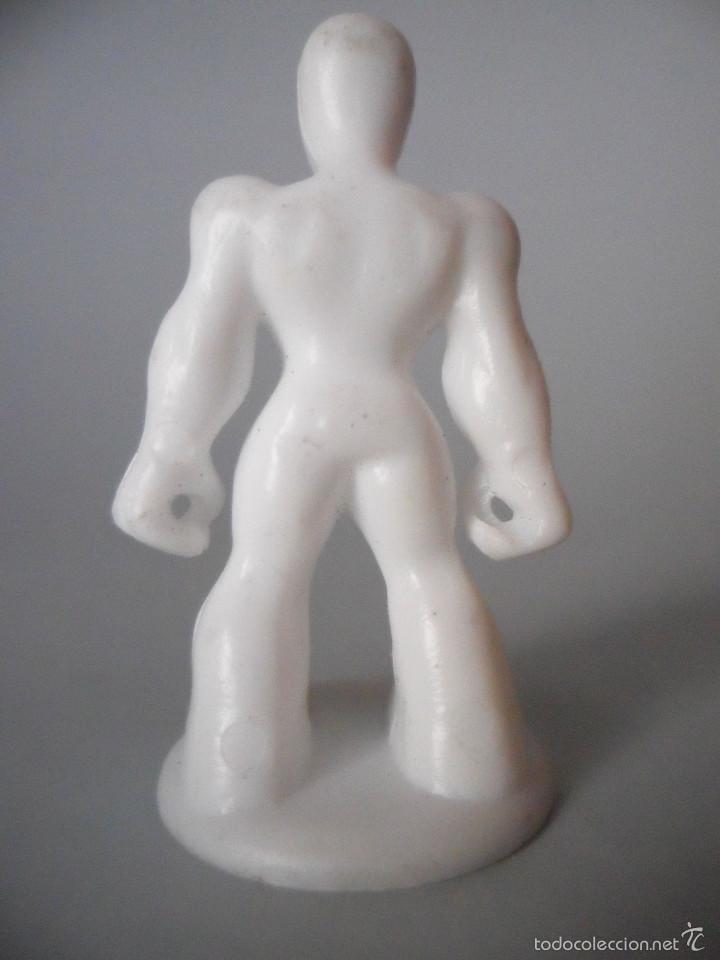 Figuras y mu&ntilde;ecos Marvel: MARVEL HEROES SILVER SURFER FIGURA TIPO KINDER 2008 - Foto 4