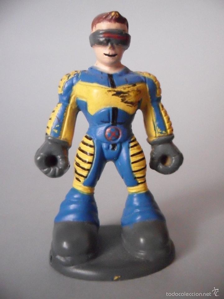 Figuras y mu&ntilde;ecos Marvel: MARVEL HEROES CICLOPE FIGURA TIPO KINDER 2011 - Foto 1