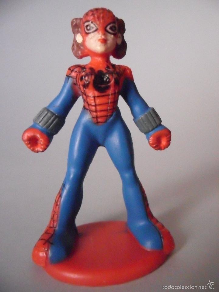 Figuras y mu&ntilde;ecos Marvel: MARVEL HEROES SHE SPIDERMAN FIGURA TIPO KINDER 2011 - Foto 1