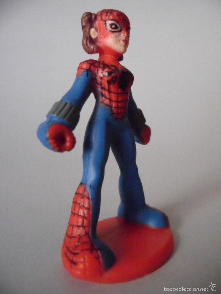 Figuras y mu&ntilde;ecos Marvel: MARVEL HEROES SHE SPIDERMAN FIGURA TIPO KINDER 2011 - Foto 3