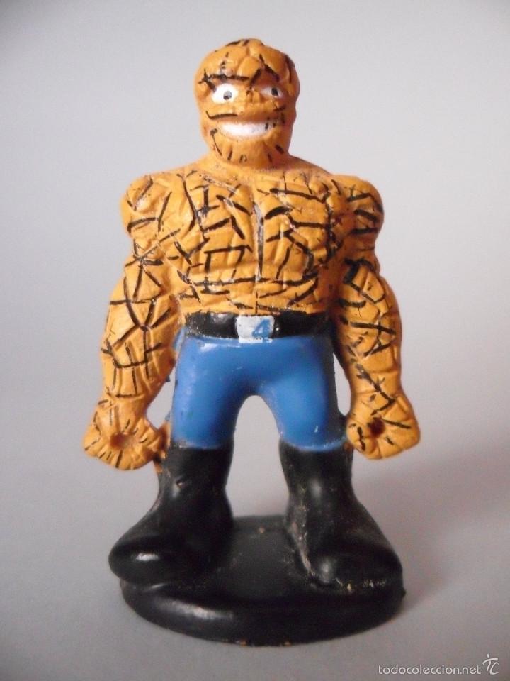 Figuras y mu&ntilde;ecos Marvel: MARVEL HEROES LA COSA FIGURA TIPO KINDER 2011 - Foto 1