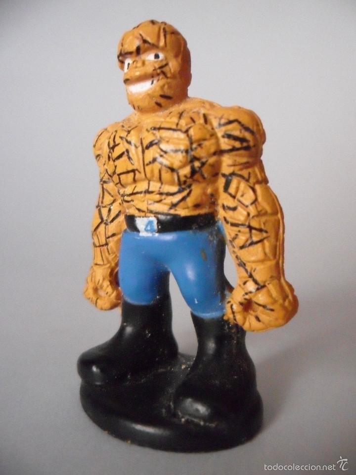 Figuras y mu&ntilde;ecos Marvel: MARVEL HEROES LA COSA FIGURA TIPO KINDER 2011 - Foto 2