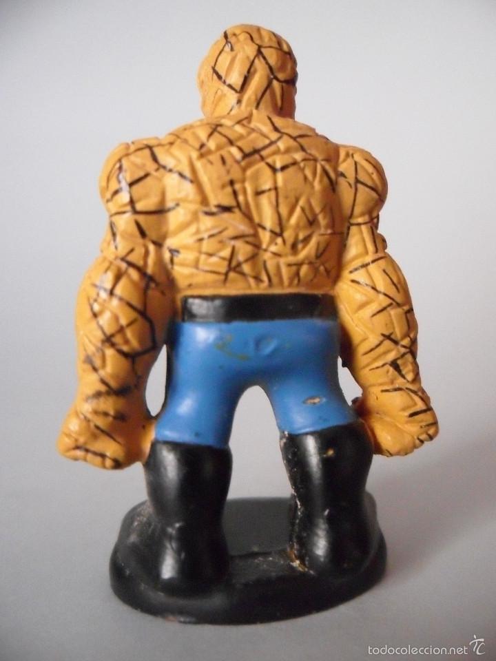 Figuras y mu&ntilde;ecos Marvel: MARVEL HEROES LA COSA FIGURA TIPO KINDER 2011 - Foto 4