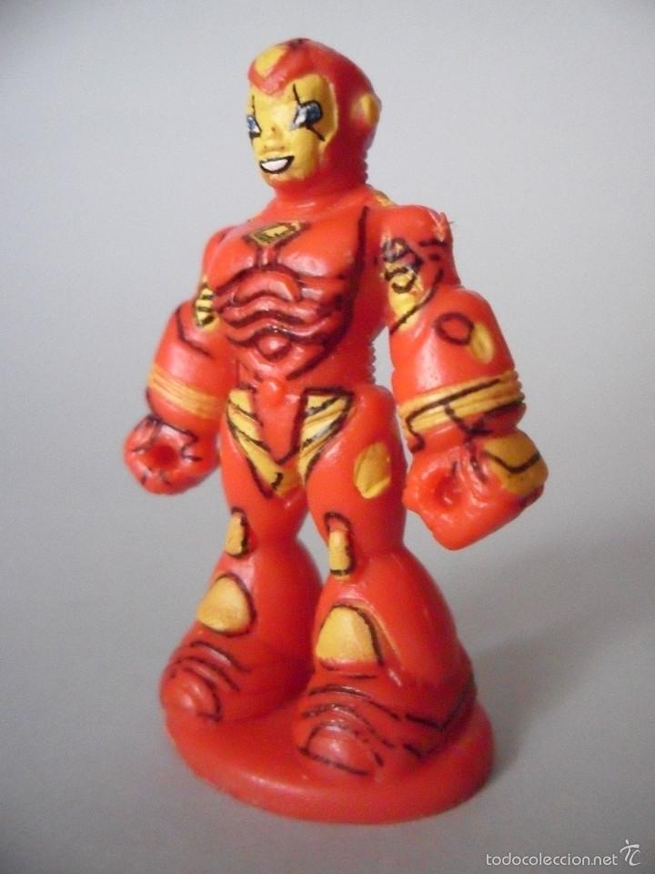 Figuras y mu&ntilde;ecos Marvel: MARVEL HEROES IRON MAN FIGURA TIPO KINDER 2011 - Foto 2
