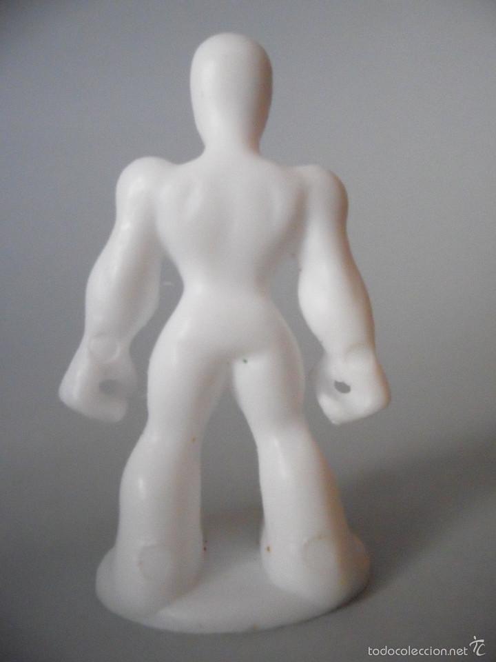 Figuras y mu&ntilde;ecos Marvel: MARVEL HEROES SILVER SURFER FIGURA TIPO KINDER 2011 - Foto 4