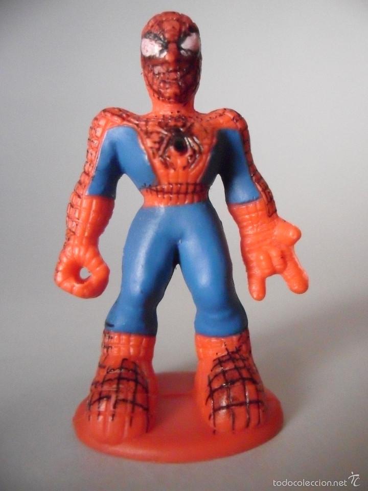 Figuras y mu&ntilde;ecos Marvel: MARVEL HEROES SPIDERMAN FIGURA TIPO KINDER 2011 - Foto 1