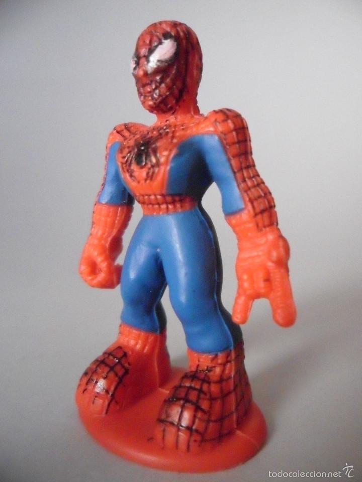 Figuras y mu&ntilde;ecos Marvel: MARVEL HEROES SPIDERMAN FIGURA TIPO KINDER 2011 - Foto 2
