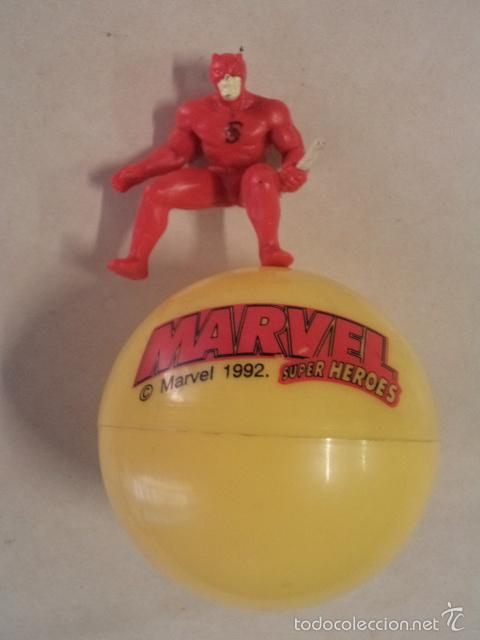 Figuras y mu&ntilde;ecos Marvel: BOLA CON MU&Ntilde;ECO PVC MARVEL - DAREDEVIL - DAN DEFENSOR - Foto 1