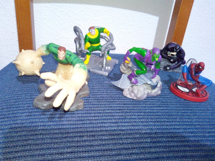 Figuras y mu&ntilde;ecos Marvel: Lote 5 figuras marvel subs 2011 spiderman enemigos - Foto 1