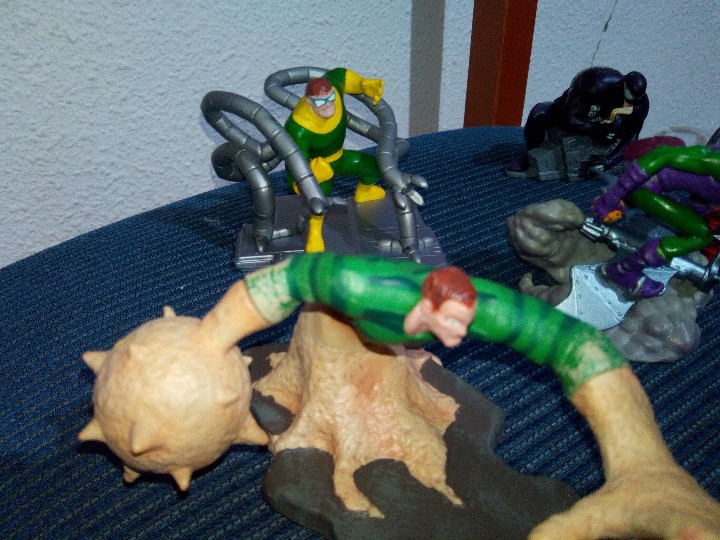 Figuras y mu&ntilde;ecos Marvel: Lote 5 figuras marvel subs 2011 spiderman enemigos - Foto 3