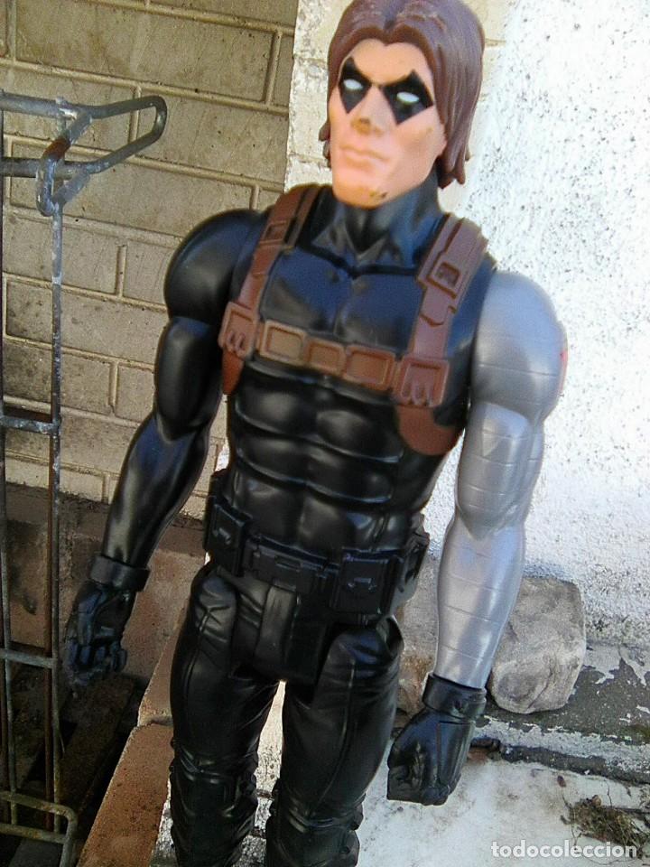 Figuras y mu&ntilde;ecos Marvel: soldado de invierno (Serie Los vengadores, Hasbro Marvel, 2013) - 30 cms - Foto 2