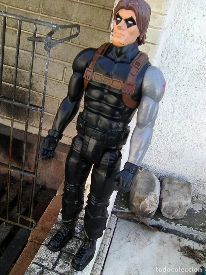 Figuras y mu&ntilde;ecos Marvel: soldado de invierno (Serie Los vengadores, Hasbro Marvel, 2013) - 30 cms - Foto 3