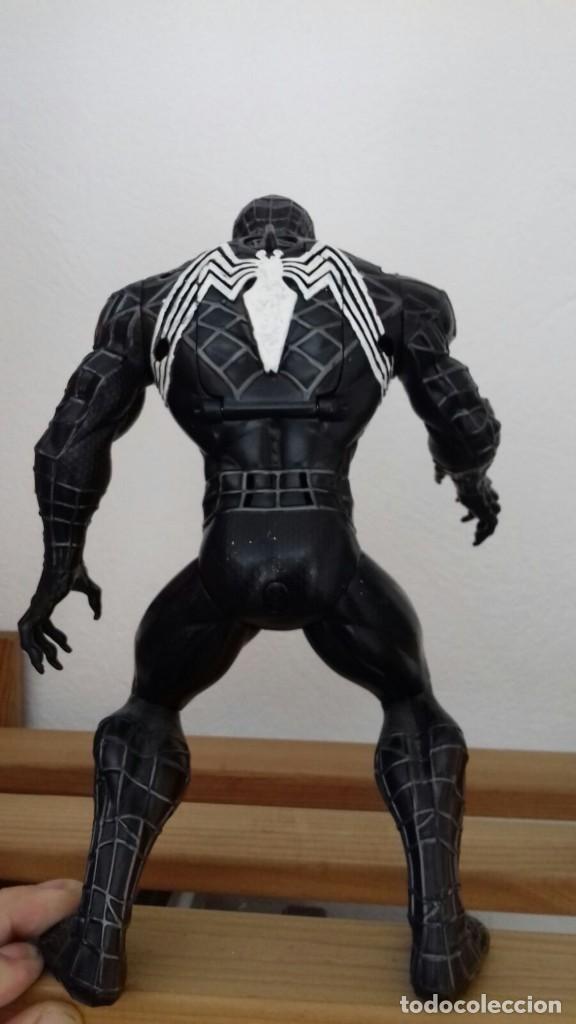 figura venom 30 cm