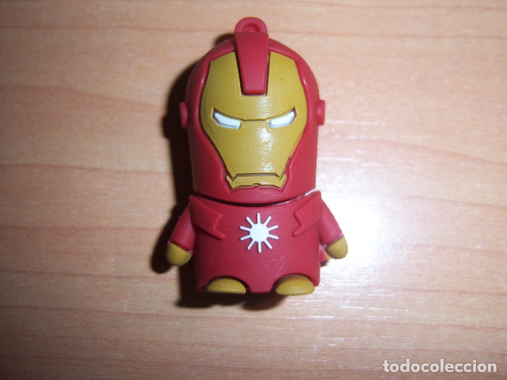 Figuras y mu&ntilde;ecos Marvel: FIGURA DE IRONMAN EN PENDRIVE DE 8GB (NUEVO) - Foto 1