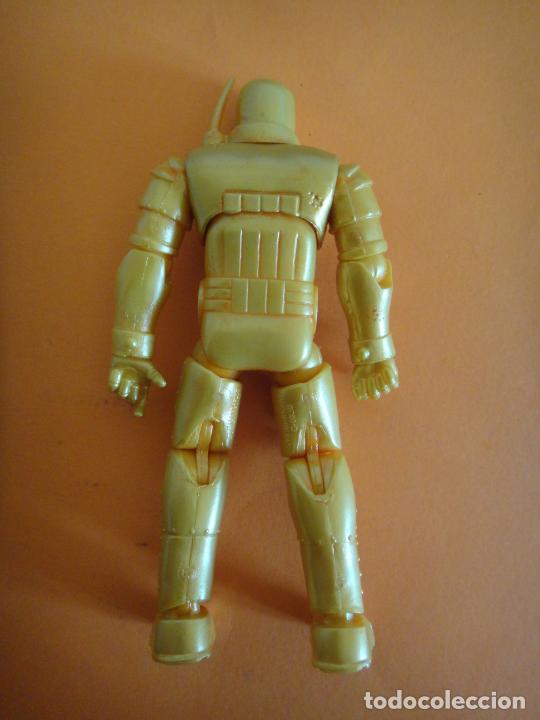 Figuras y mu&ntilde;ecos Marvel: FIGURA MARVEL UNIVERSE GOLD IRON MAN MK1 . - Foto 2