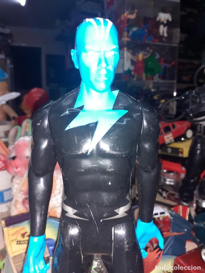 Figuras y mu&ntilde;ecos Marvel: Electro.Enemigo de Spiderman.Hasbro 2014. - Foto 2