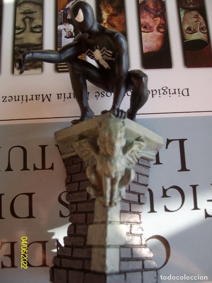 Figuras y mu&ntilde;ecos Marvel: SPIDERMAN BLACK COSTUME PLOMO NEGRO EN CORNISA - Foto 5