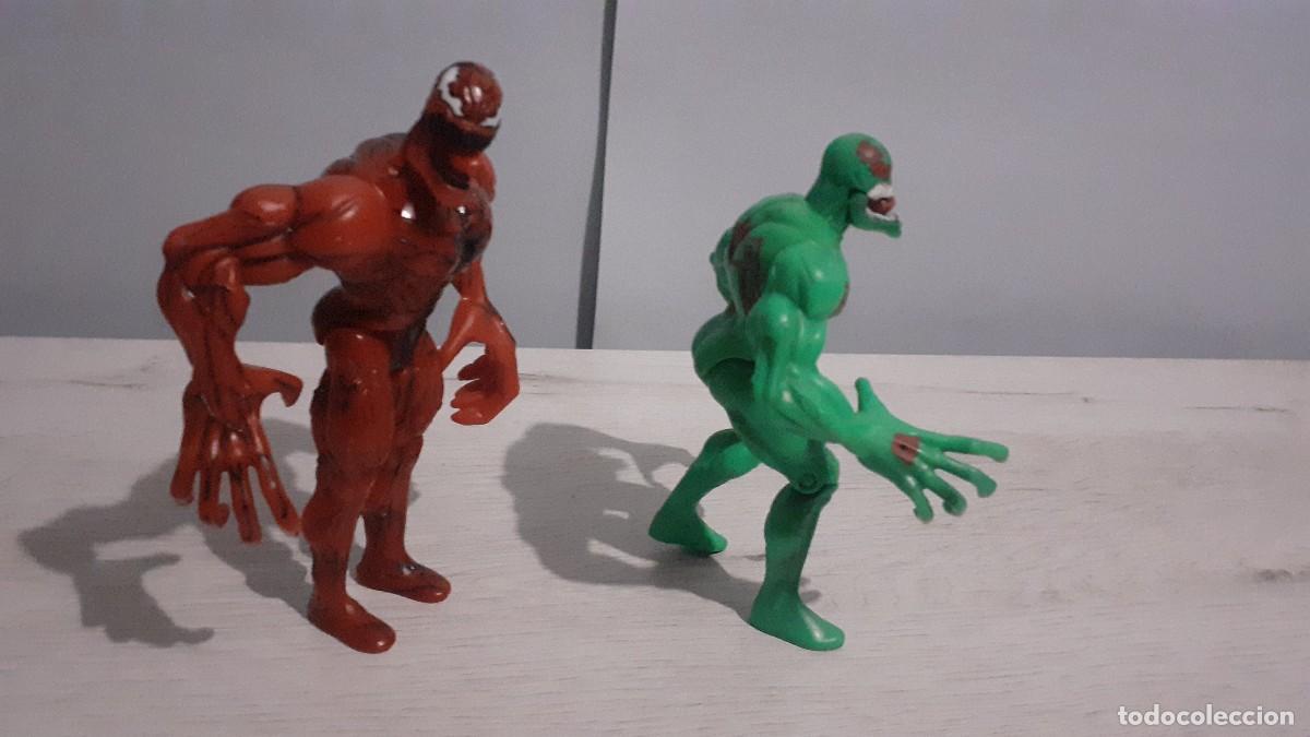 Figuras y mu&ntilde;ecos Marvel: 2 figuras de Venom rojo y verde. - Foto 4