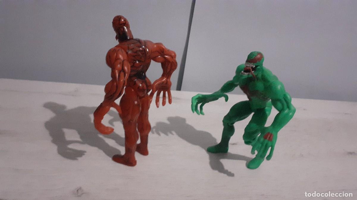 Figuras y mu&ntilde;ecos Marvel: 2 figuras de Venom rojo y verde. - Foto 5