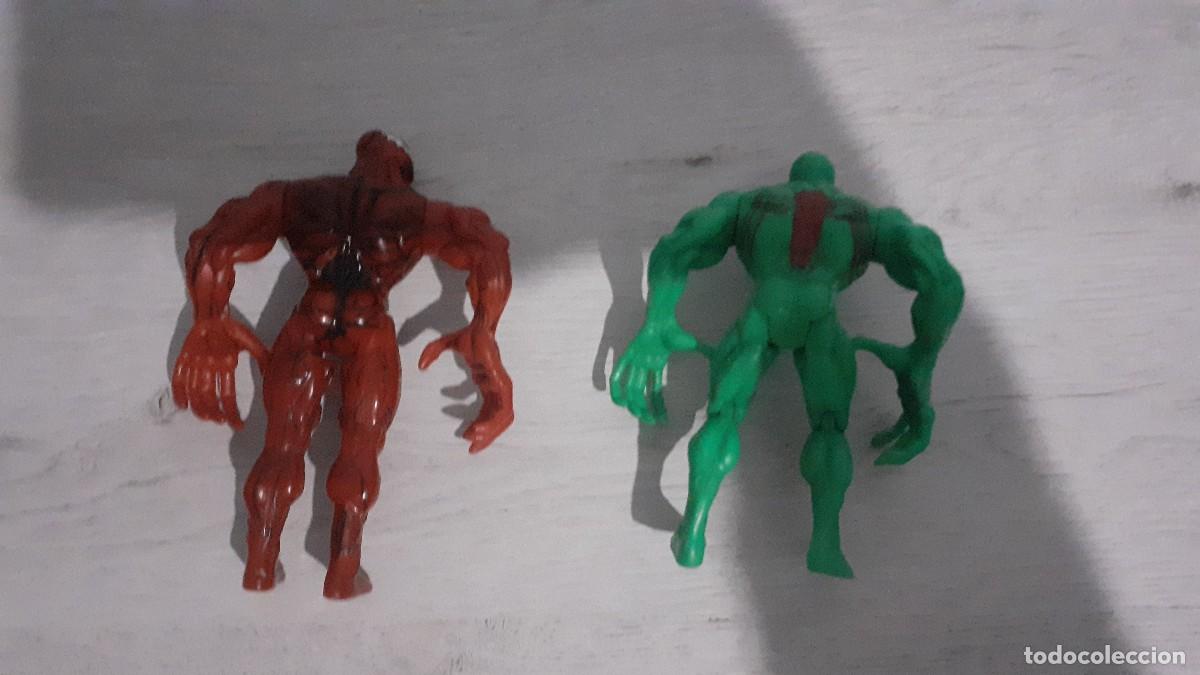 Figuras y mu&ntilde;ecos Marvel: 2 figuras de Venom rojo y verde. - Foto 7