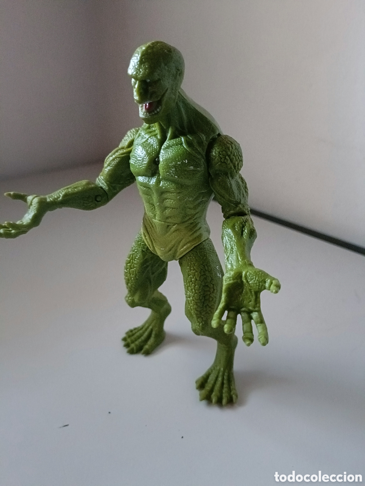 Figura Lizard con luz 16 cm. le falta la cola. Lagarto