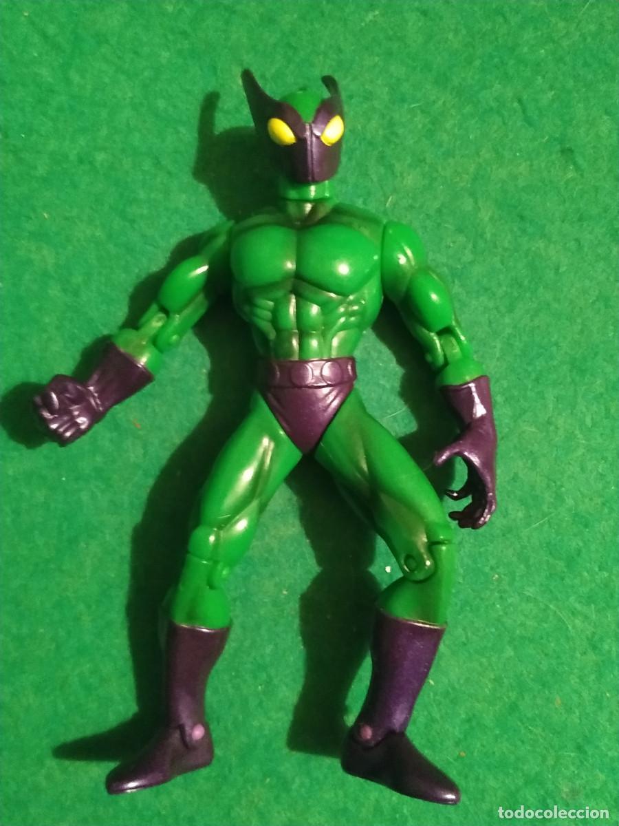Figuras y mu&ntilde;ecos Marvel: Beetle Transforming Insect Armor Marvel Toy Biz - Foto 2
