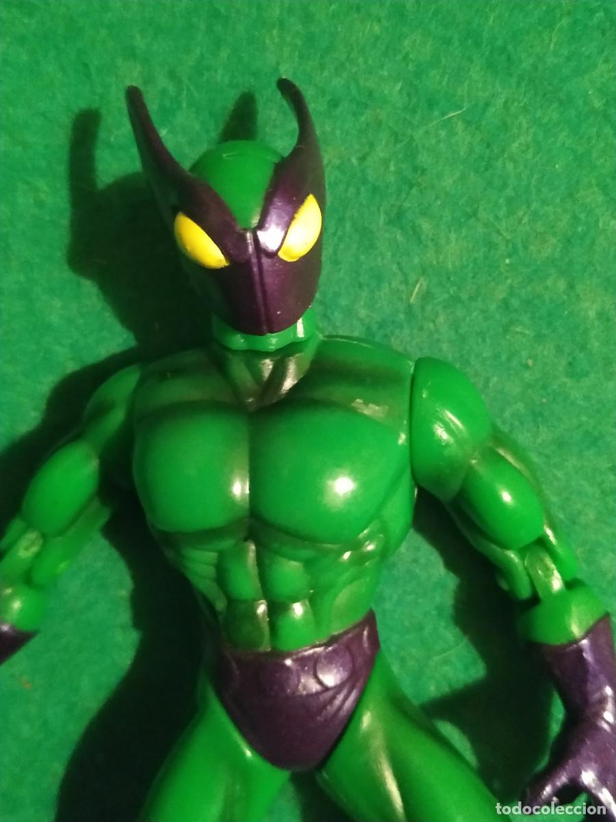 Figuras y mu&ntilde;ecos Marvel: Beetle Transforming Insect Armor Marvel Toy Biz - Foto 3