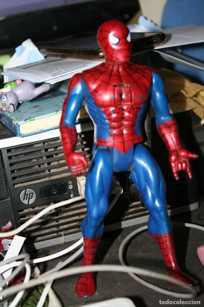 Figuras y mu&ntilde;ecos Marvel: mu&ntilde;eco figura spiderman 1998 - Foto 1