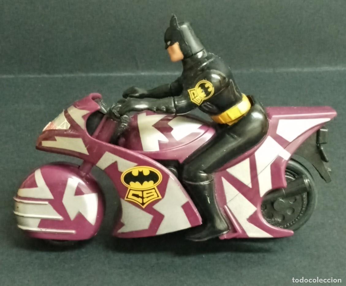 Figuras y mu&ntilde;ecos Marvel: BATMAN CON MOTO. Juguete con movimiento - Foto 1