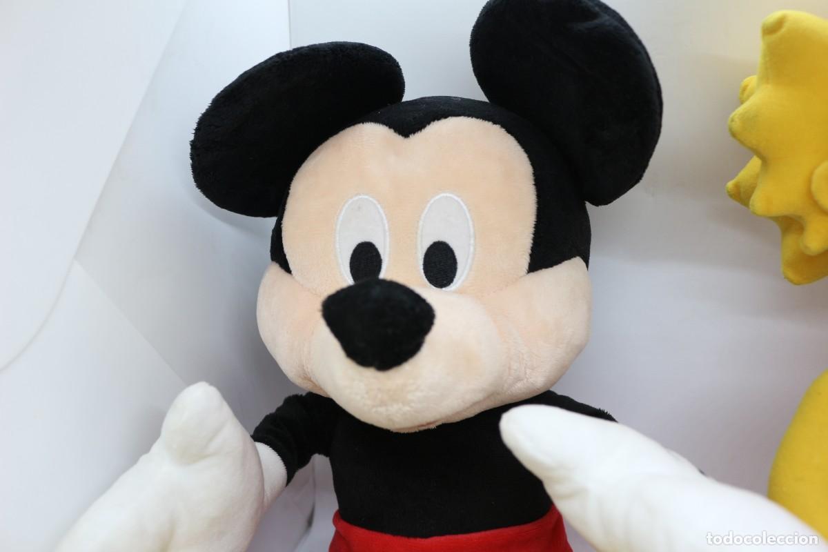 Figuras y mu&ntilde;ecos Marvel: Peluches Mickey 35 cm y Lisa Simpson 32 cm - Foto 1