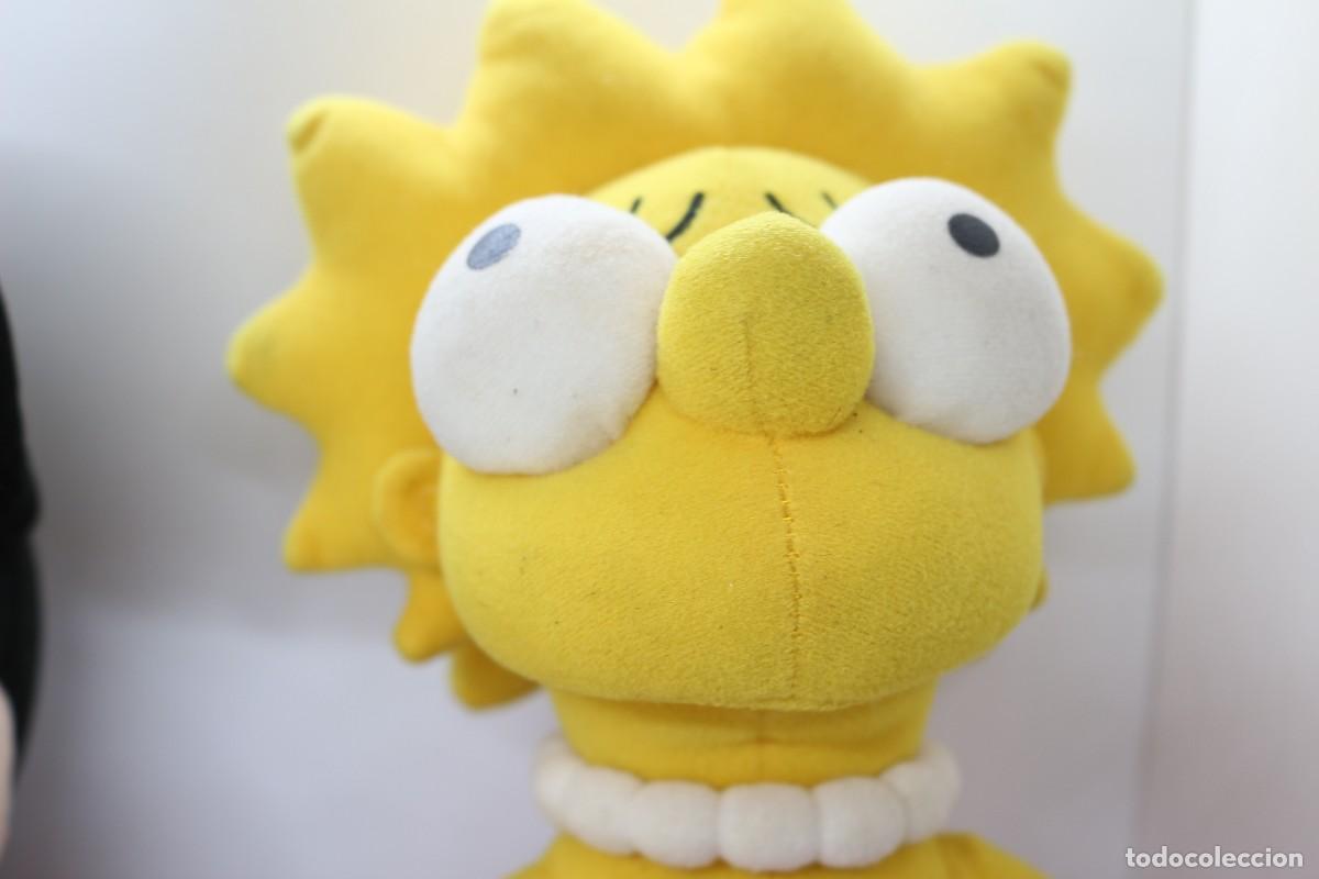 Figuras y mu&ntilde;ecos Marvel: Peluches Mickey 35 cm y Lisa Simpson 32 cm - Foto 2