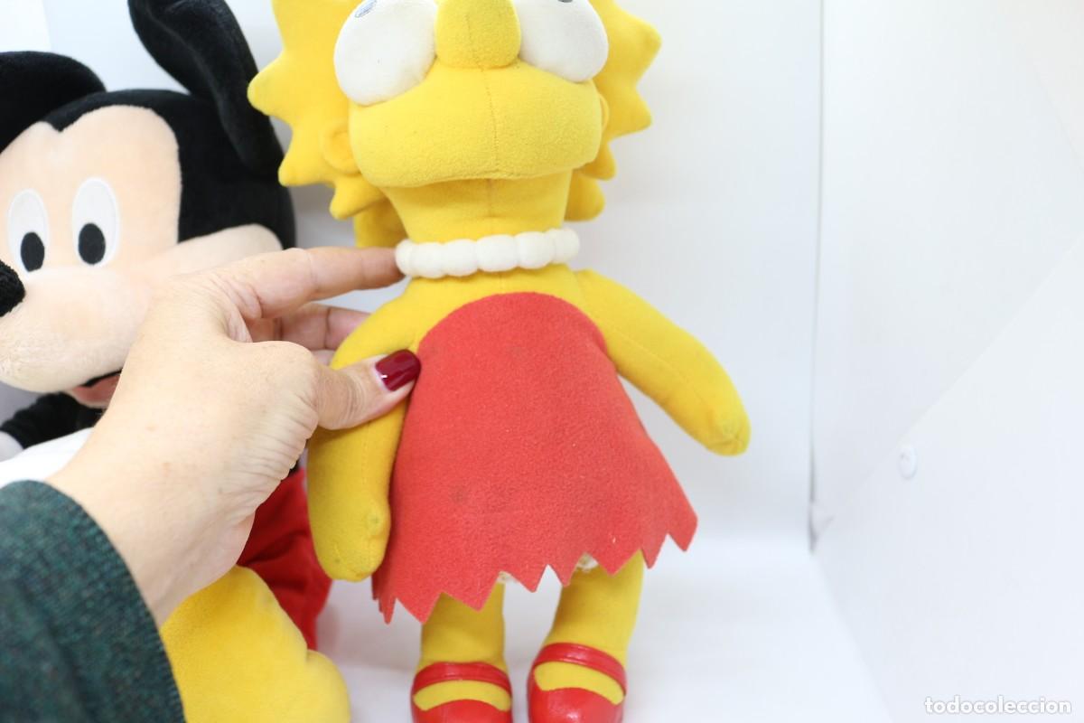 Figuras y mu&ntilde;ecos Marvel: Peluches Mickey 35 cm y Lisa Simpson 32 cm - Foto 3