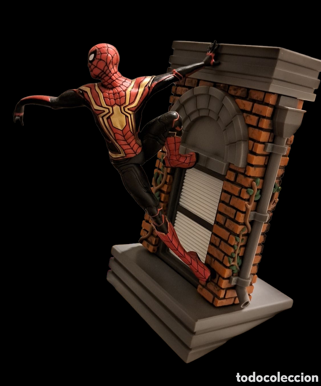 Figuras y mu&ntilde;ecos Marvel: Figura o diorama de Spider-man con traje en edificio. Original. Marvel - Foto 2