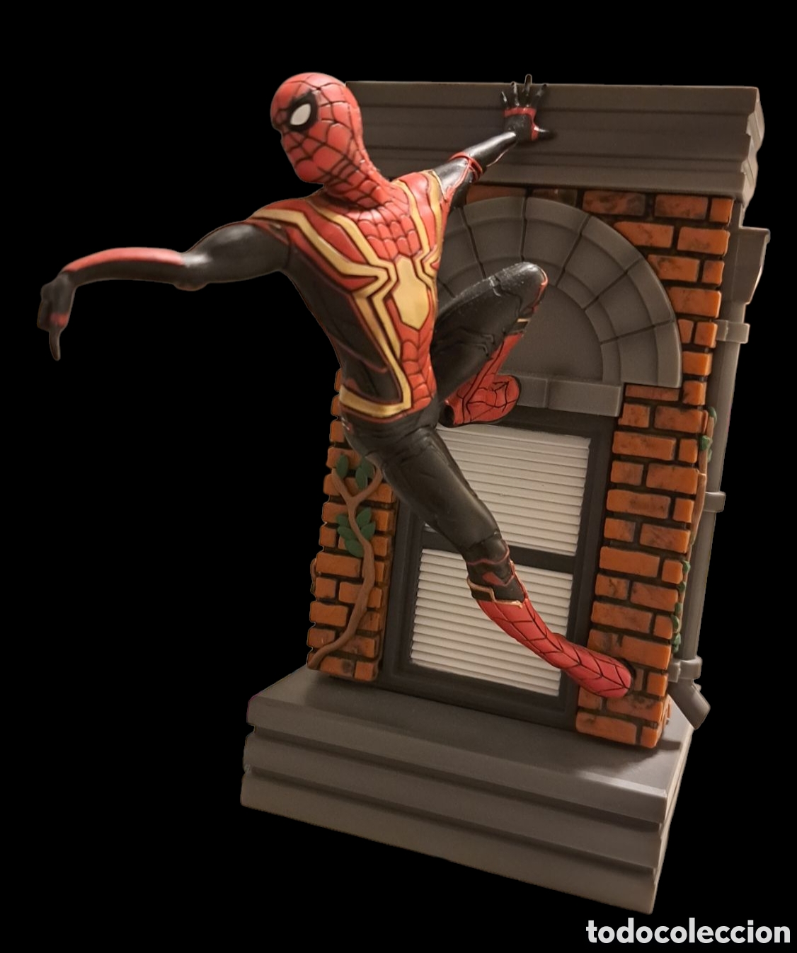 Figuras y mu&ntilde;ecos Marvel: Figura o diorama de Spider-man con traje en edificio. Original. Marvel - Foto 1