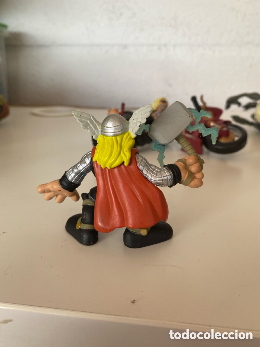 Figuras y mu&ntilde;ecos Marvel: Figura pvc Thor hasbro - Foto 2