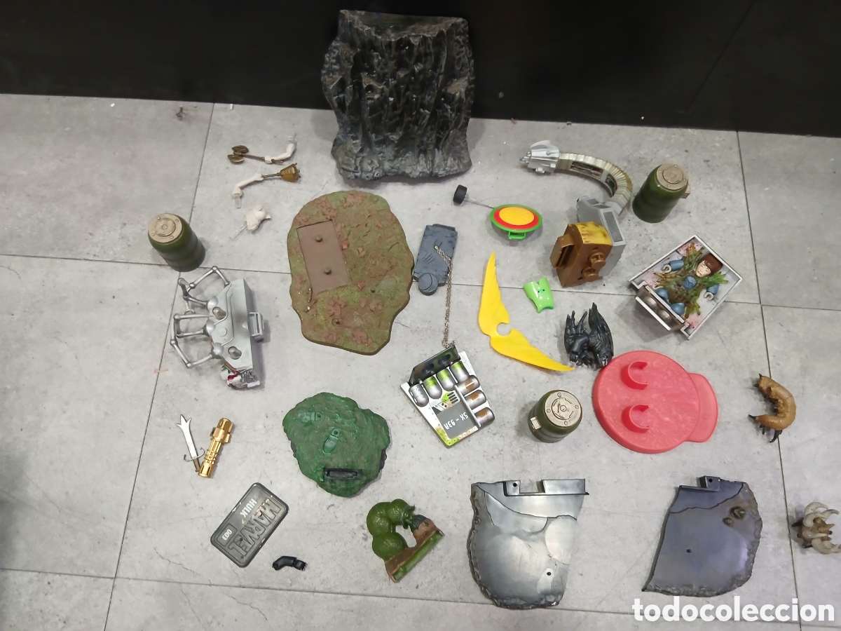 Figuras y mu&ntilde;ecos Marvel: Lote de accesorios para figuras de acci&oacute;n Marvel. (L72) - Foto 1