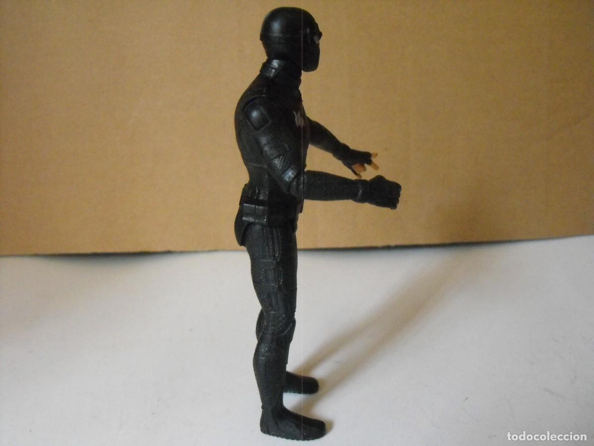 Figuras y mu&ntilde;ecos Marvel: MARVEL HASBRO. Figura de Spiderman, traje negro. - Foto 2