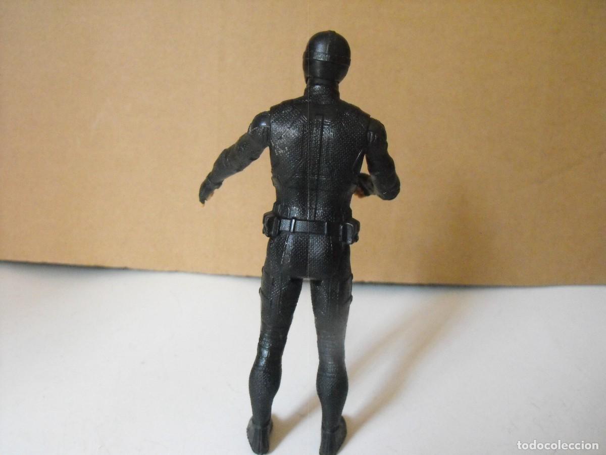 Figuras y mu&ntilde;ecos Marvel: MARVEL HASBRO. Figura de Spiderman, traje negro. - Foto 3