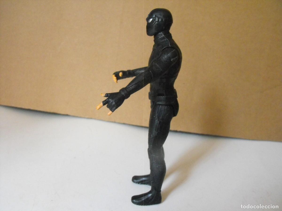 Figuras y mu&ntilde;ecos Marvel: MARVEL HASBRO. Figura de Spiderman, traje negro. - Foto 4