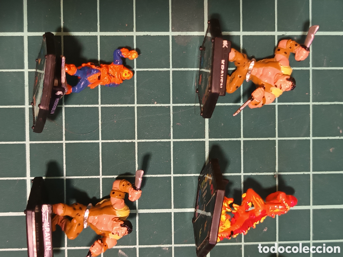 Figuras y mu&ntilde;ecos Marvel: 8 figuras Marvel y dos dados - Foto 2