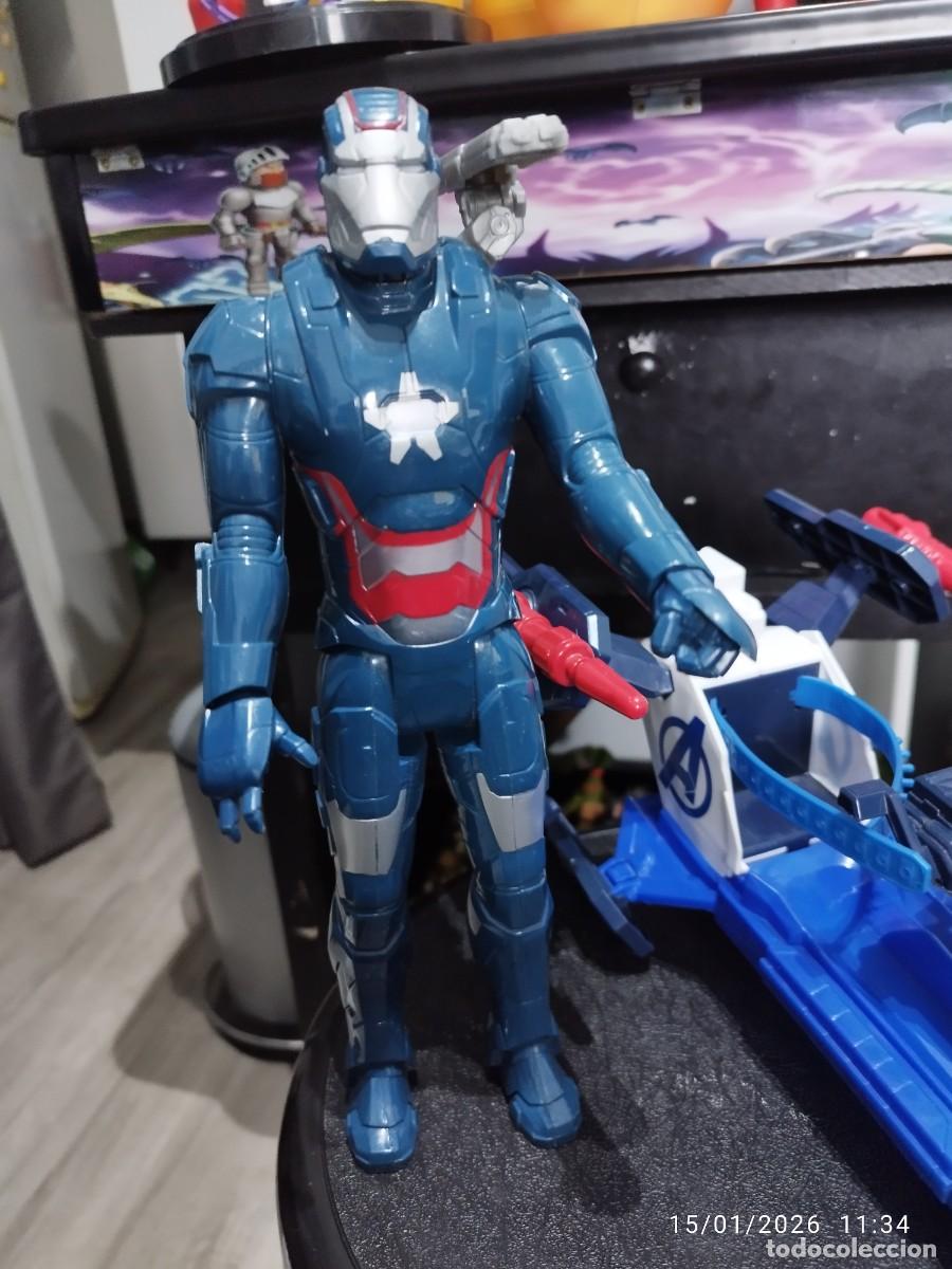 Figuras y mu&ntilde;ecos Marvel: Figura Iron Man + Veh&iacute;culo Avengers - Foto 2