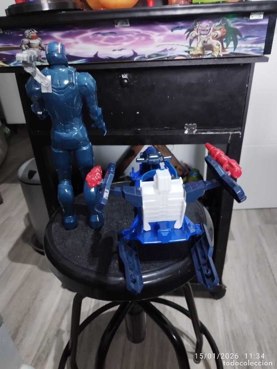 Figuras y mu&ntilde;ecos Marvel: Figura Iron Man + Veh&iacute;culo Avengers - Foto 4