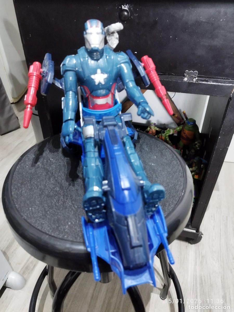 Figuras y mu&ntilde;ecos Marvel: Figura Iron Man + Veh&iacute;culo Avengers - Foto 5