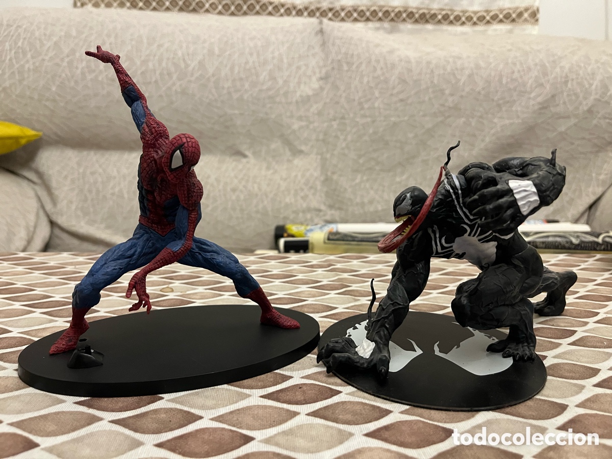 Figuras y mu&ntilde;ecos Marvel: Figura Spiderman y Venom - Foto 1