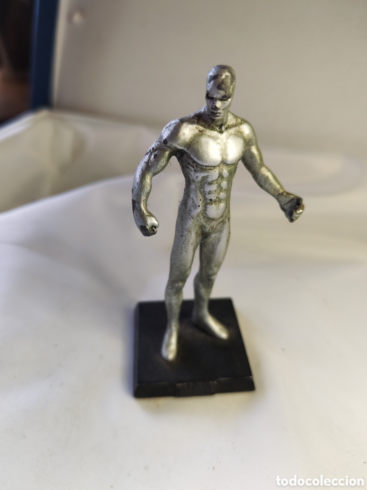 Figuras y Mu&ntilde;ecos Marvel: Figura estela Plateada Marvel.(Silver Surfer)Plomo 2009