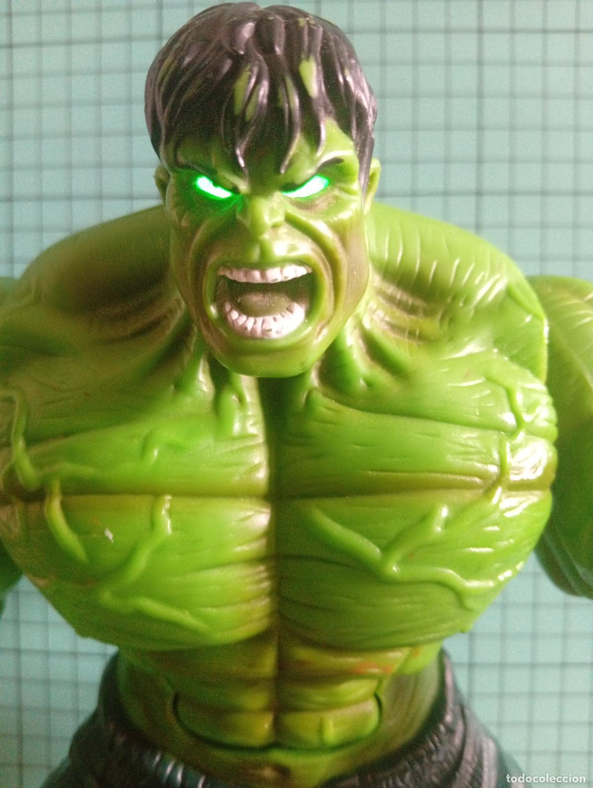 Figuras y Mu&ntilde;ecos Marvel: Figura articulada El incre&iacute;ble Hulk f 28 cmts Marvel 2008 Hasbro